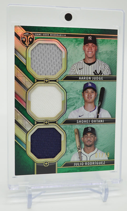 大谷翔平、アーロン・ジャッジ、フリオ・ロドリゲス 18枚限定 レリックコンボカード ファーストナンバーシリアル 2024 Topps Triple Threads Relic Combo Card #RCC-JOR Julio Rodríguez / Shohei Ohtani / Aaron Judge #'d 01/18